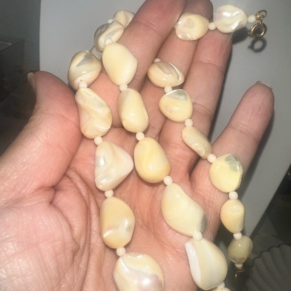 Mother of Pearl Balamuti Style Vintage Necklace with nugget shaped shell beads - Picture 8 of 10
